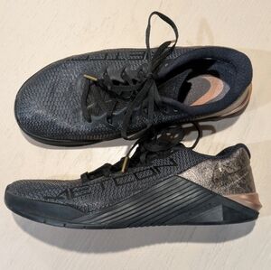 Nike Metcon 5 black and gold sneakers 8.5